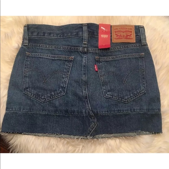 LEVIS WOMEN'S HIGH WAISTED SEAMED MINI SKIRT - Picture 2 of 8